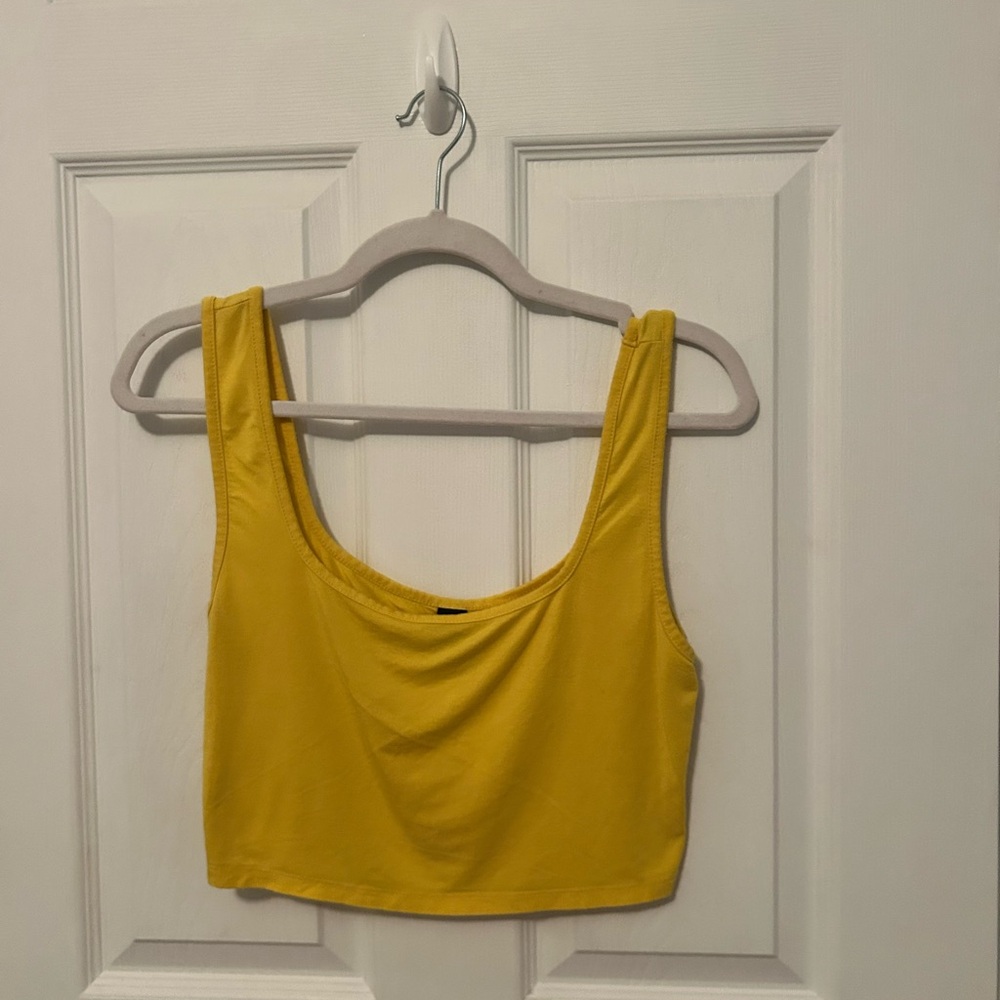 SHEIN Yellow Sleeveless Cropped Tank Top